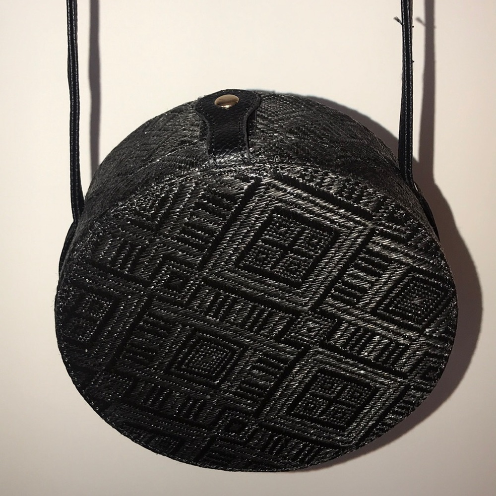 LIONEL CROSSBODY
